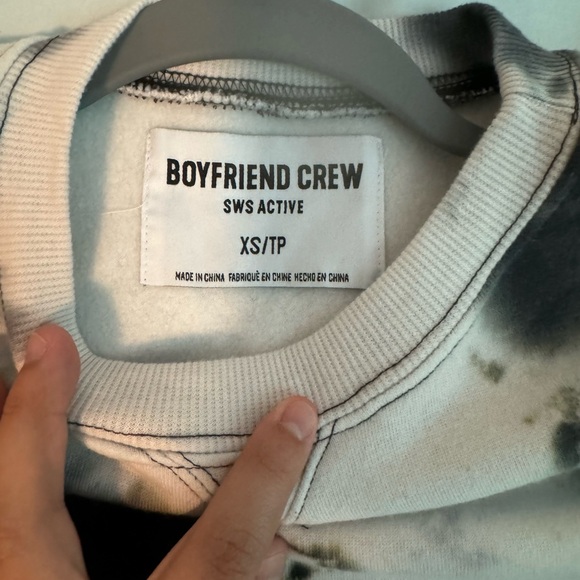 Tie-dye sweatshirt, very comfortable and barely worn. - Picture 3 of 3